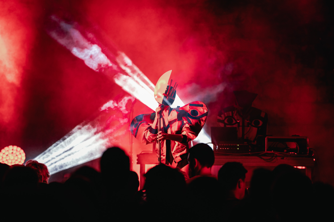 Nema ljubavi u klubu, ljubav je na tvrđavi: Plesnjak za milenijalce uz Buč Kesidi i Nipplepeople