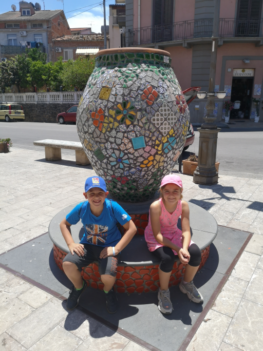 Drugaši iz Brodarice na Erasmusu na Siciliji: Keramičarske radionice, najveće kazalište u Italiji, Cefalù...