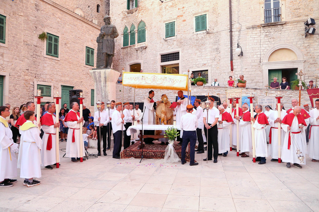 Vjernici u Šibeniku proslavili Tijelovo