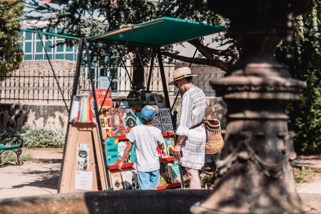 Jutarnji đir po MDF-u: Djeca uživaju u crtanju, šahu i debeloj hladovini