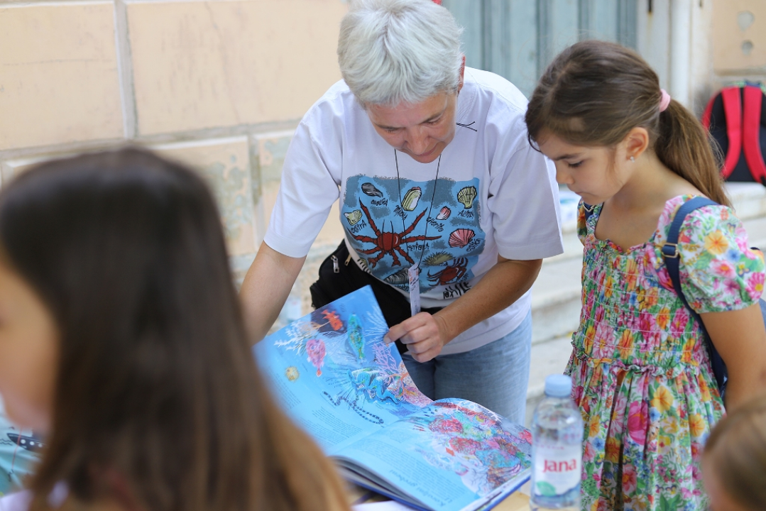 Šibenčanima danas čitaju Antonija Blaće, Dorijan Klarić i Igor Rudan, na Ljetnoj 'Trnoružica',  a u gradu cirkus