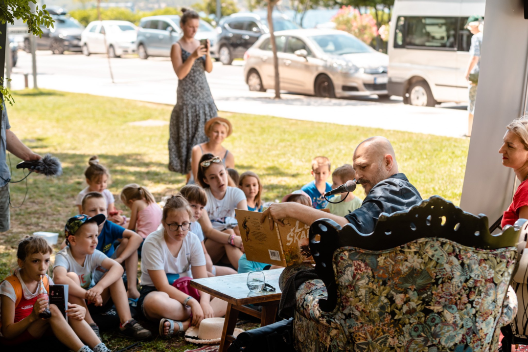 Urban u Šibeniku predstavio svoju prvu slikovnicu: 'Ideju je osmislio moj sin na putu do vrtića'