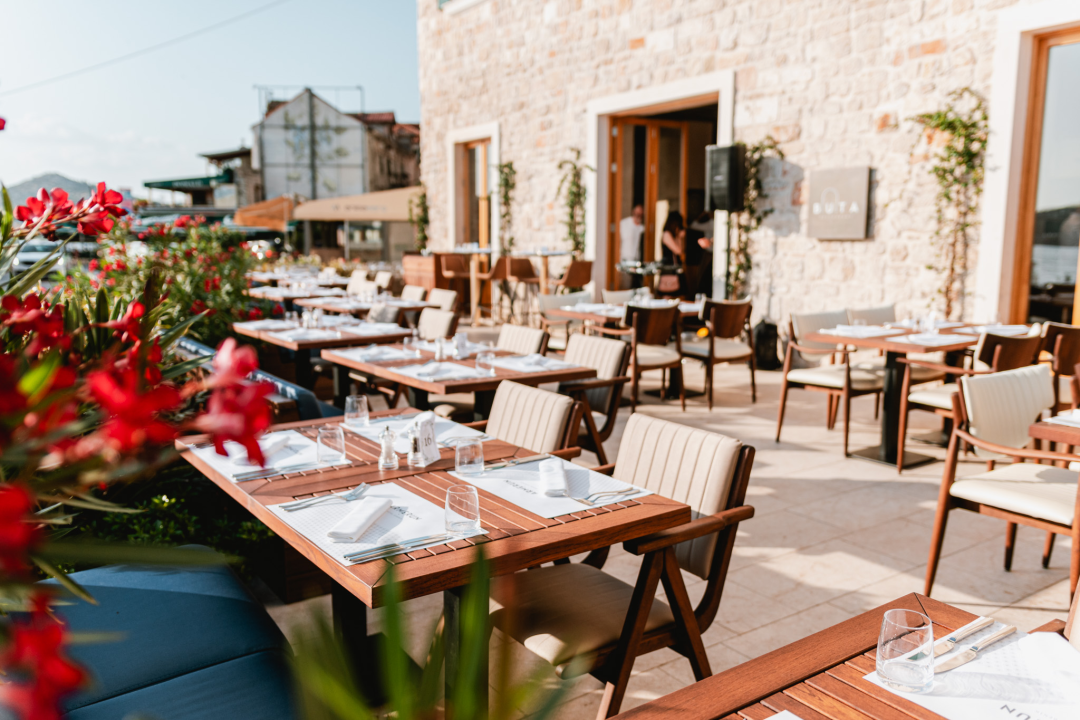 Buta je nova šibenska gastro destinacija: Uživajte u mediteranskim jelima na terasi okruženoj začinima