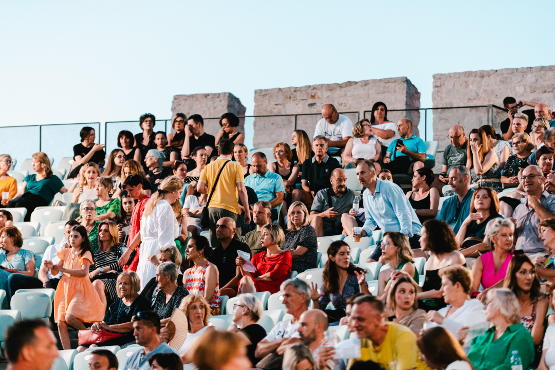 Amira Medunjanin po treći put na sv. Mihovilu: Red glazbe, red suza pa red smijeha!