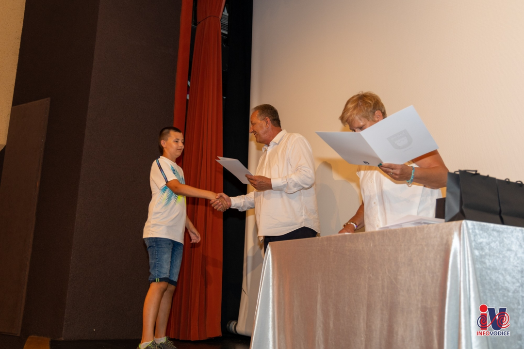 Učenici osnovnih škola Vodice i Čista Velika nagrađeni za uspjehe na natjecanjima