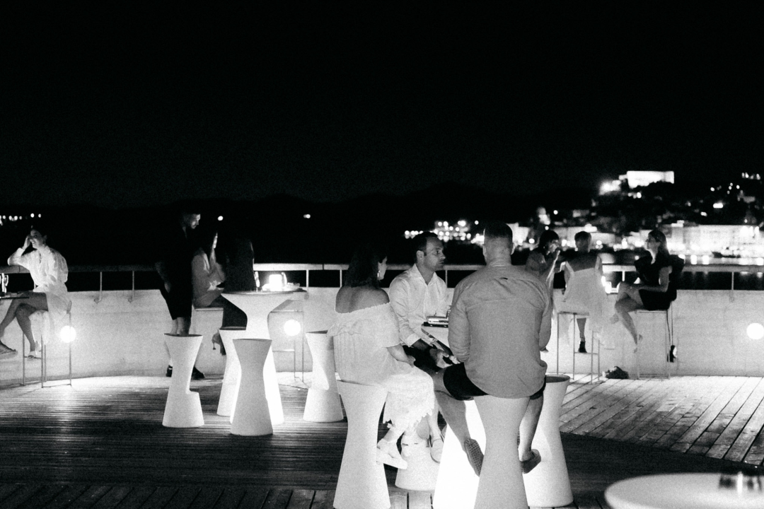 Uživajte u jedinstvenom ambijentu Roof Bara by Moet &amp; Chandon u D-Resortu!