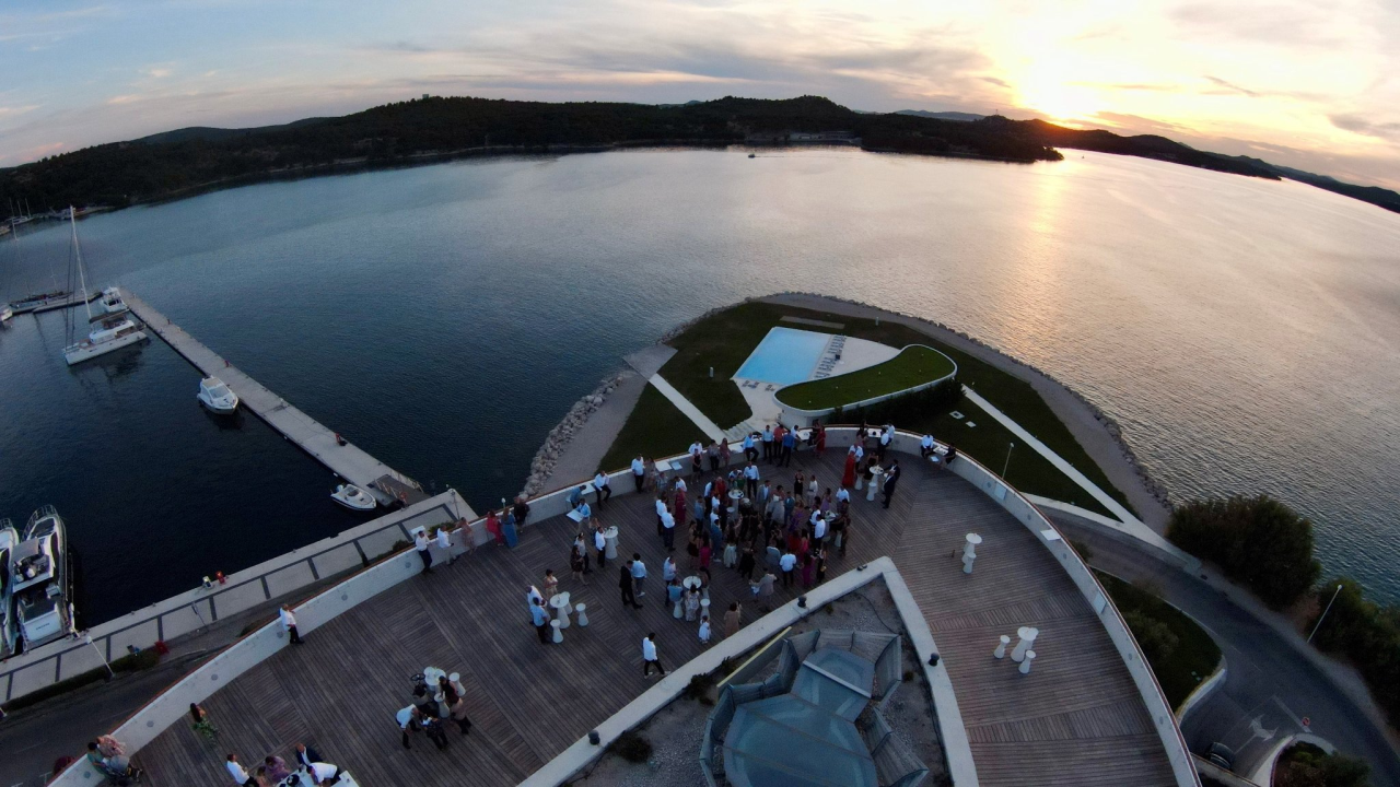 Uživajte u jedinstvenom ambijentu Roof Bara by Moet &amp; Chandon u D-Resortu!