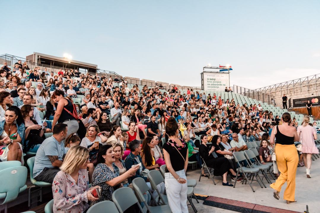 Petar Grašo na Tvrđavi sv. Mihovila održao koncert za pamćenje: Pogledajte kako je bilo  