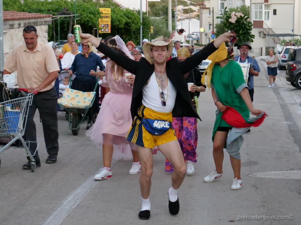 U Primoštenu održan ljetni karneval