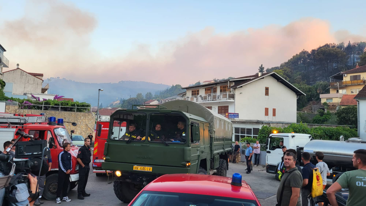 Plenković u Zatonu: 'U posljednjih šest godina nije izgorjelo ovoliko kuća, a smještaj za one koji su otišli bit će osiguran'