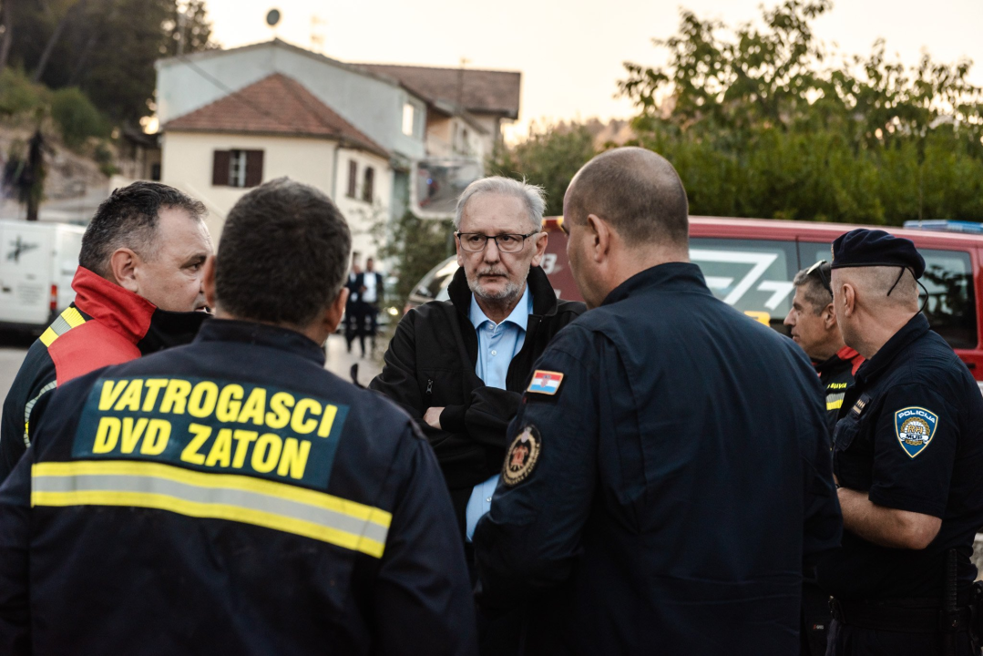 Plenković u Zatonu: 'U posljednjih šest godina nije izgorjelo ovoliko kuća, a smještaj za one koji su otišli bit će osiguran'