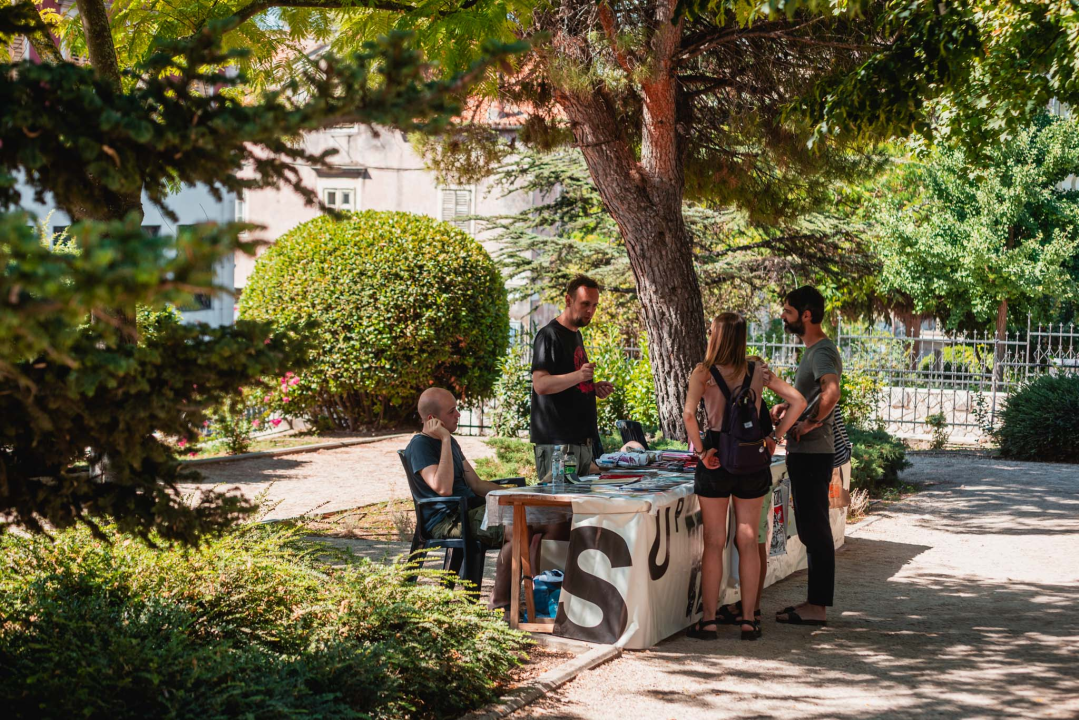 Jutra na Supertoon festivalu rezervirana su za razgovore s autorima u debelom hladu đardina