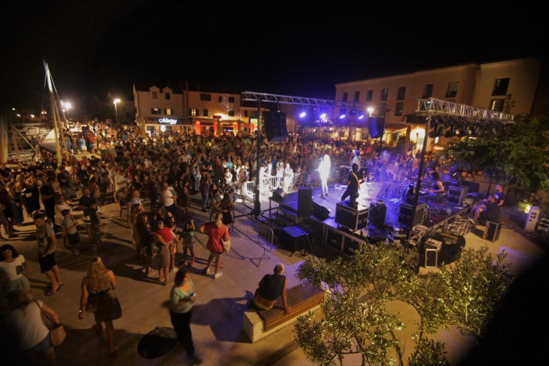 Silente je na Trgu na moru u Betini  napravio pravu feštu