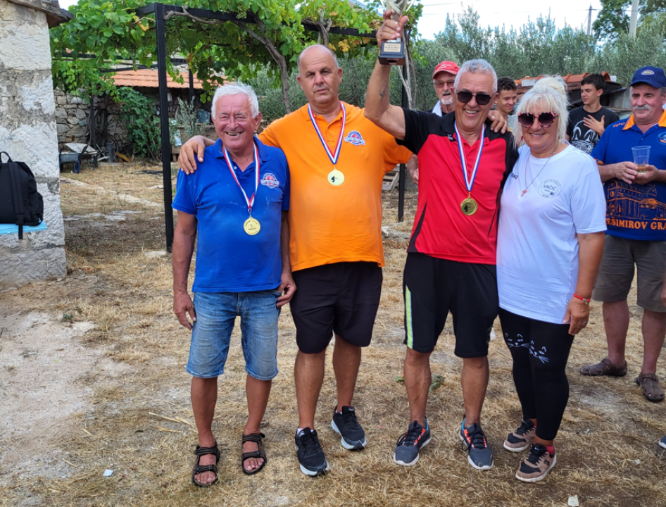  Petanka klub Dalmatino pobjednik turnira 'Oluja' u disciplini 'Trojke' 