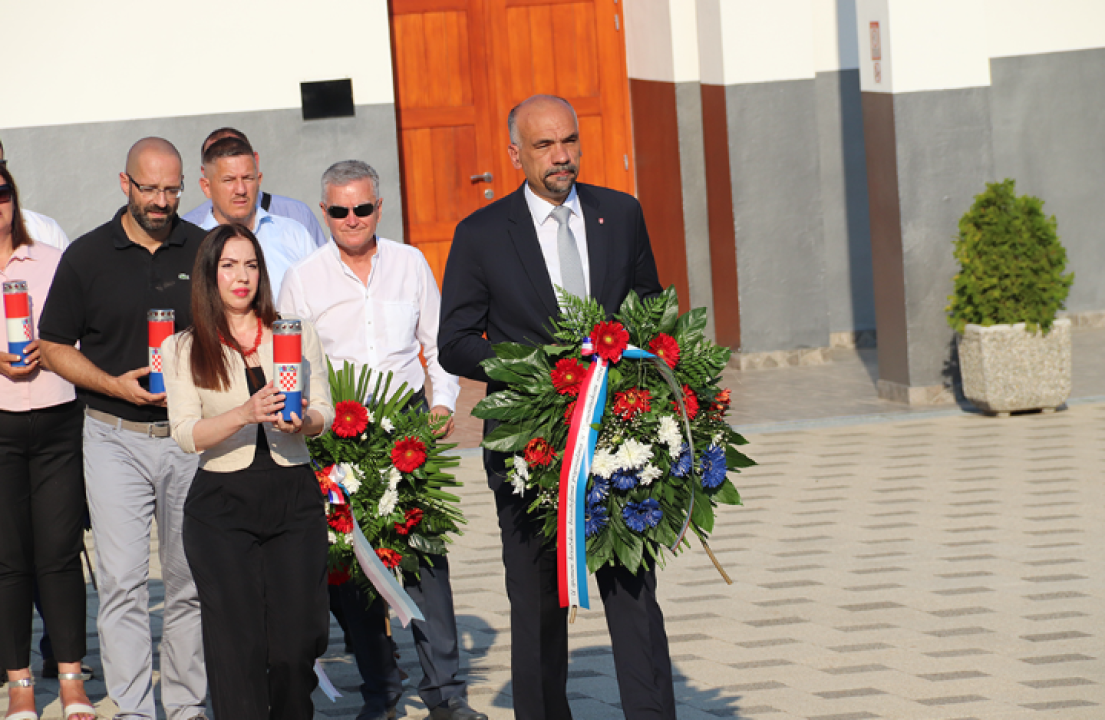 Kod Središnjeg križa na Kvanju te spomen obilježja na Baldekinu položeni vijenci