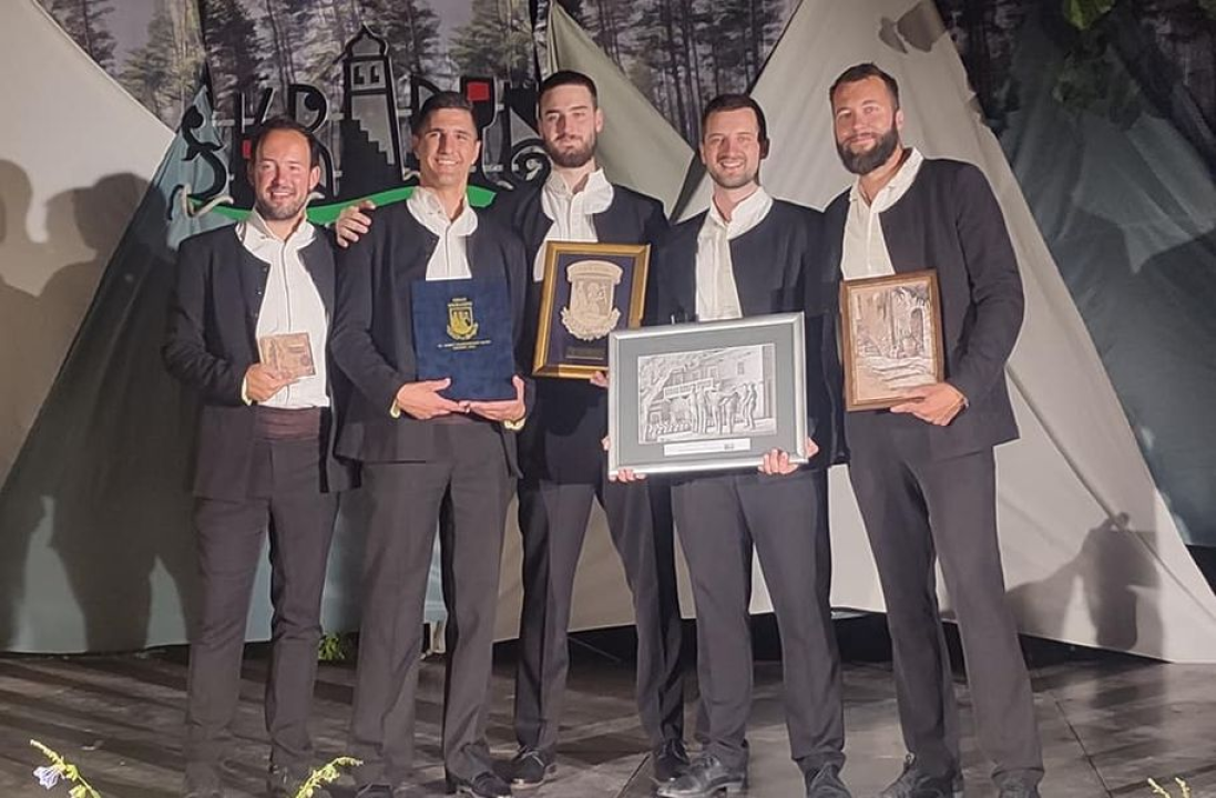 Zagrebačka klapa 'Bošket' briljirala na 42. Susretu dalmatinskih klapa u Skradinu
