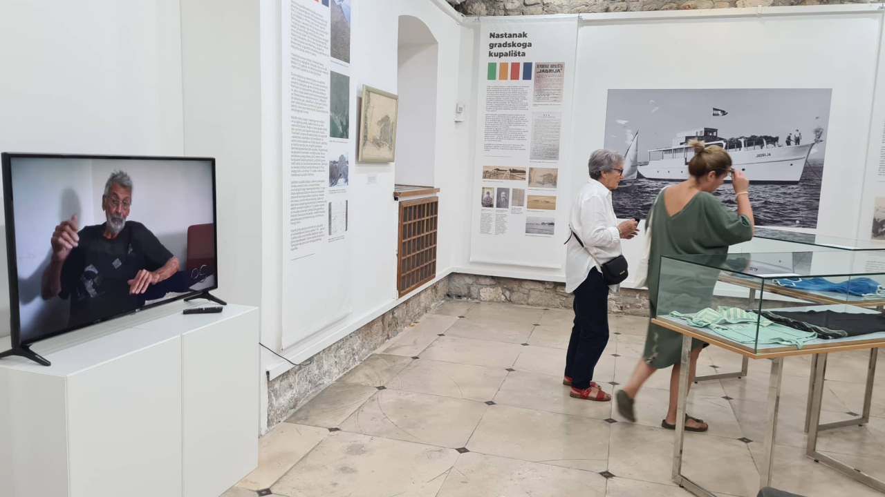 Izložba o Jadriji nije prošla bez krafni: 'Ako ljudi ne mogu tamo na kupanje, ne znaju gdje bi'