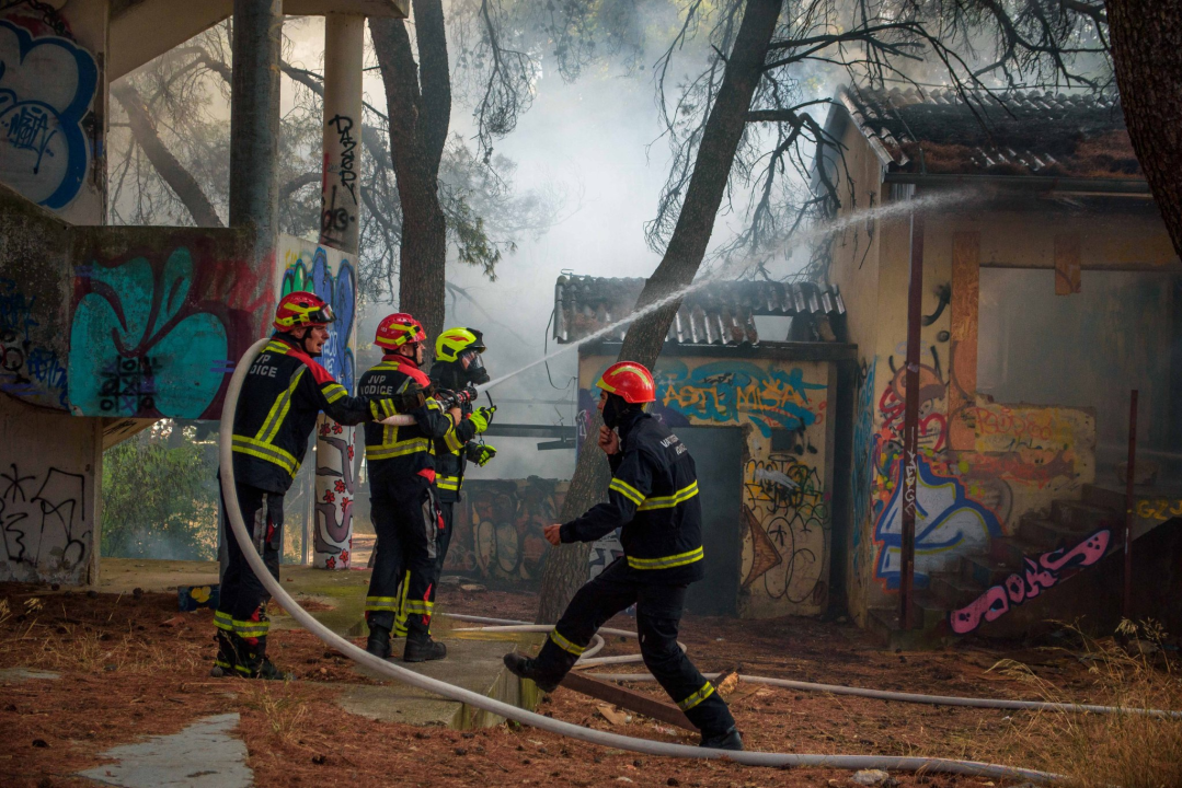 Izbio požar u napuštenom odmaralištu u Vodicama