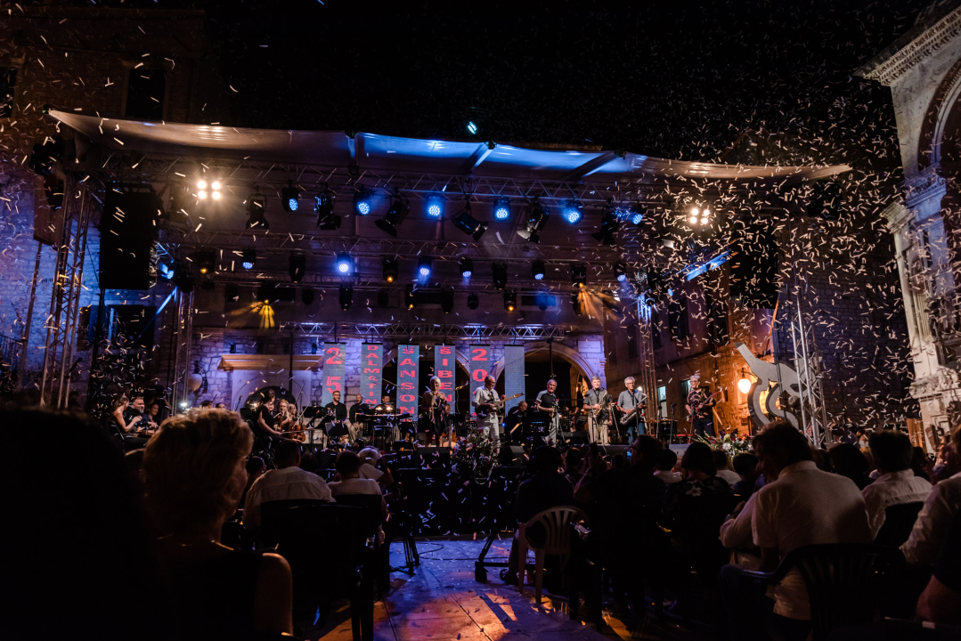 Dok žiri bira pobjednike i dok se zbrajaju glasovi publike, pogledajte fotografije svih izvođača 25. Šansone