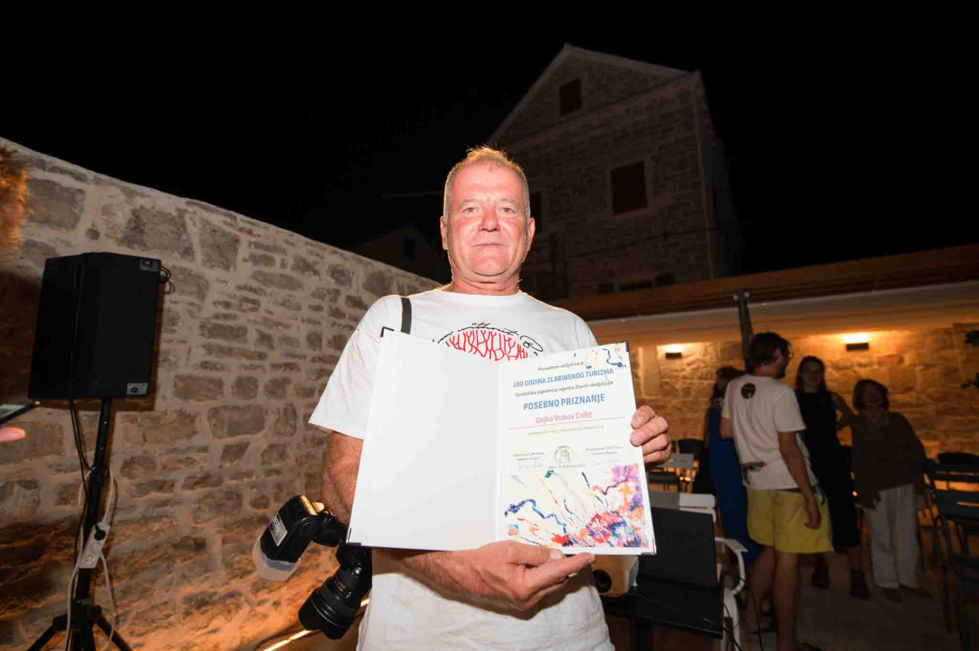 U kući Šare svečano proglašeni laureati zaslužni za 100 godina zlarinskog turizma