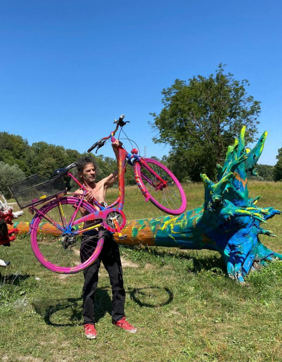 Svi umjetnici oslikavali zid, samo Zvonimir Vila stablo: 'Zakasnio sam'