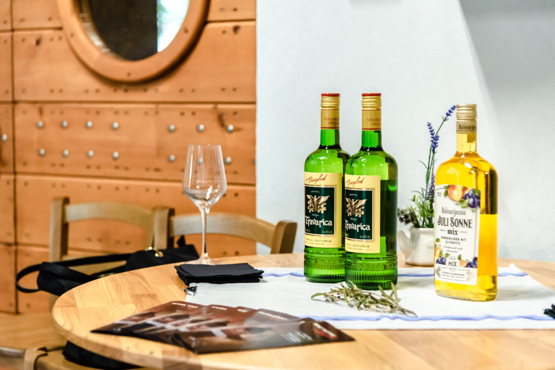 Jedinstveni suvenir: U Vinoplodu predstavljen časopis Iće&amp;piće posvećen našoj županiji