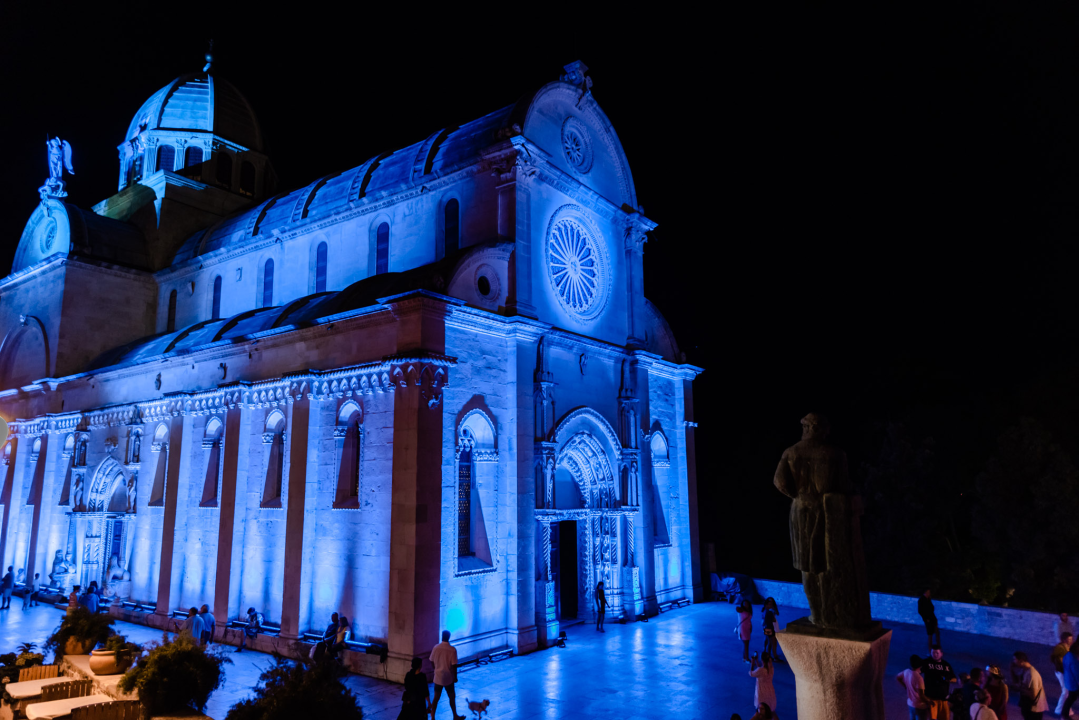 Šibenik 'obojan' u plavo: Vatromet i svjetlosni spektakl za veliku obljetnicu 