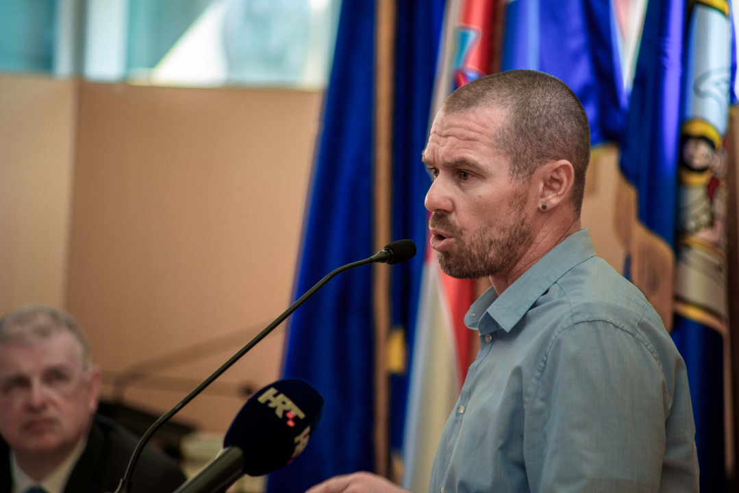 Restović: 'Trebalo je uložiti veći trud i kupiti električne autobuse'; Burić: 'Restović nam priča Crvenkapicu'