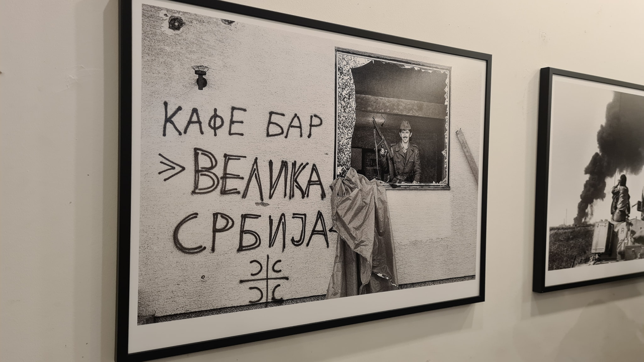 'Samo su mrtvi vidjeli kraj rata': FALIŠ otvoren izložbom srpskog fotografa o razaranju Vukovara