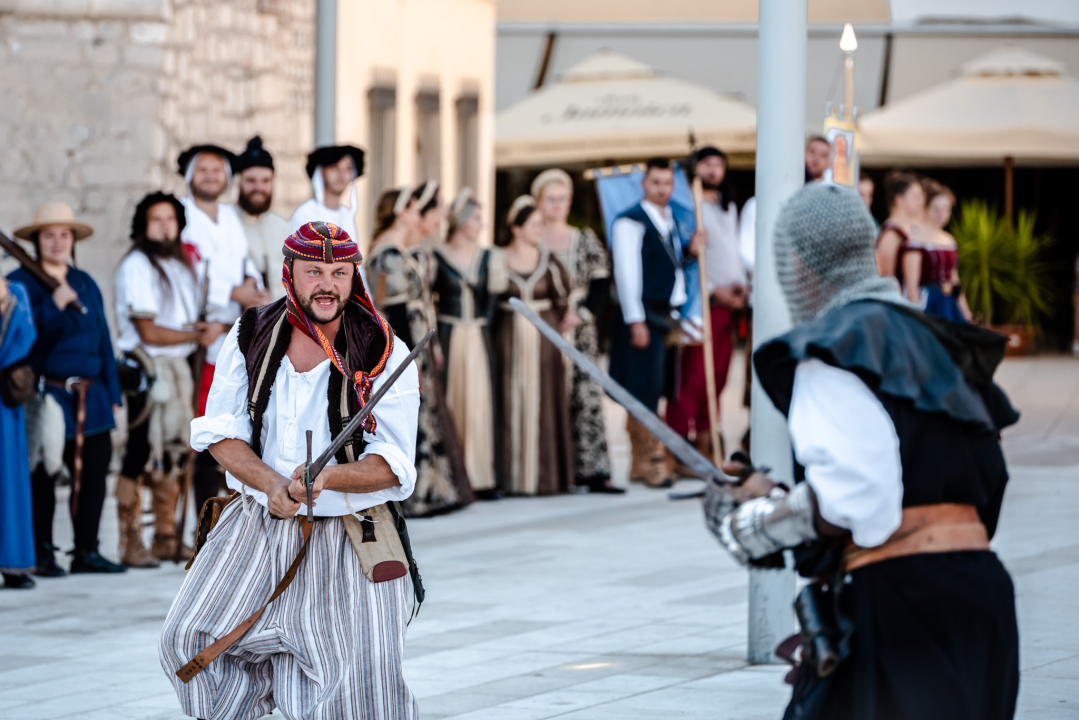 Mačevanjem povijesnih postrojbi na Poljani počela 'Opsada Šibenika 1647.' 