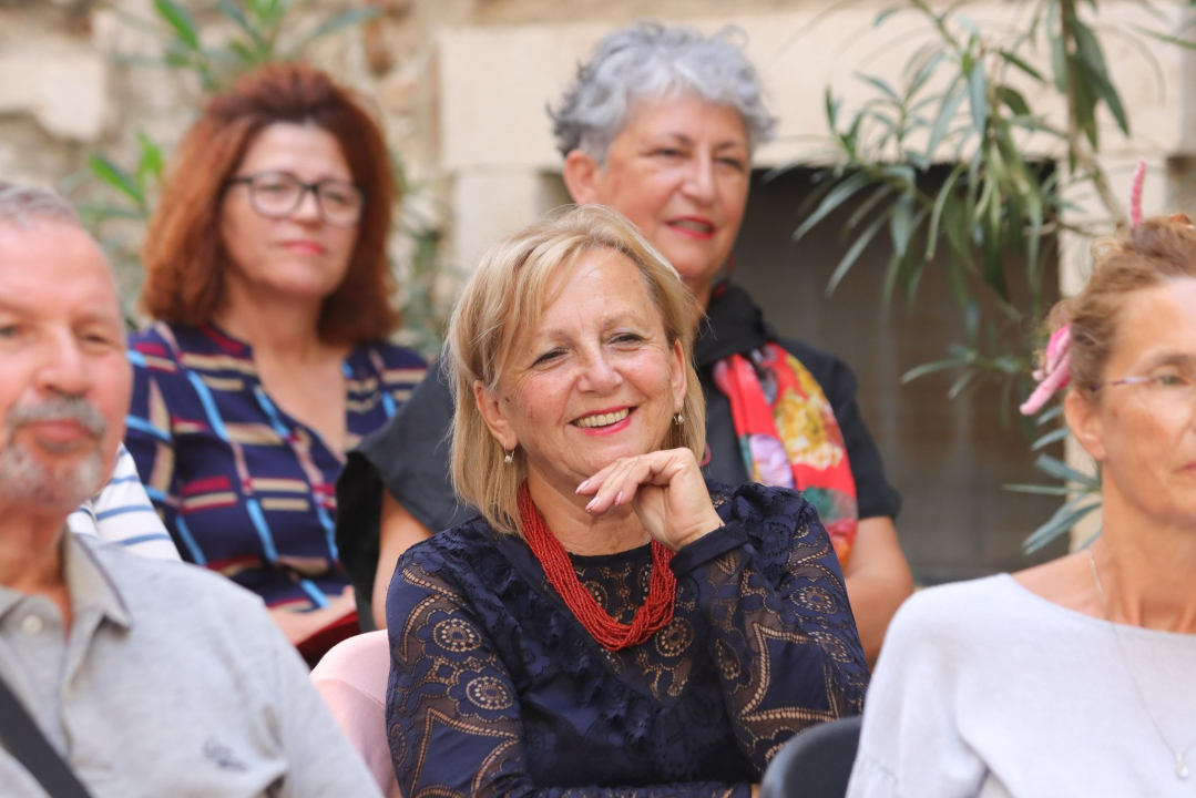 Ponos festivala ŠKURE: Preko 20 neafirmiranih pjesnika i pisaca pojavilo se danas kod krstionice