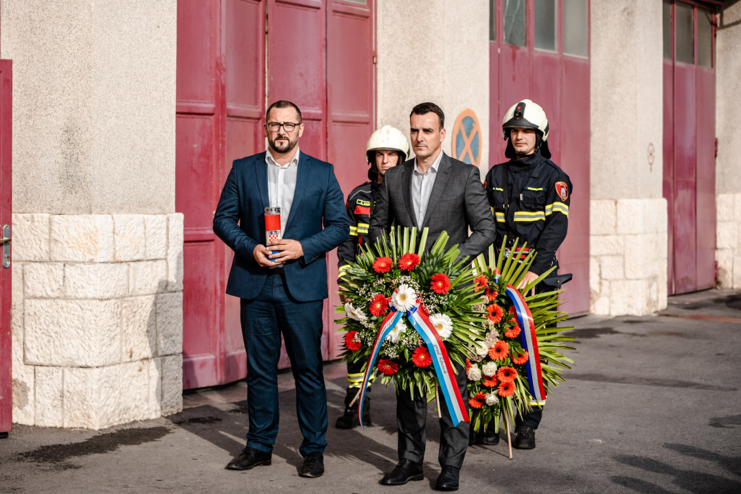 Položeni vijenci za šibenske vatrogasce stradale na Jamnjaku 1993. 