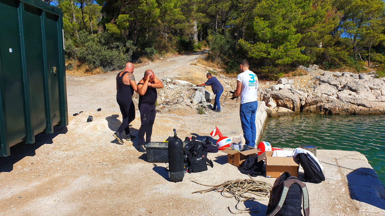 Volonteri i ronioci nedjelju proveli u akciji čišćenja  ispod Morinjskog mosta 