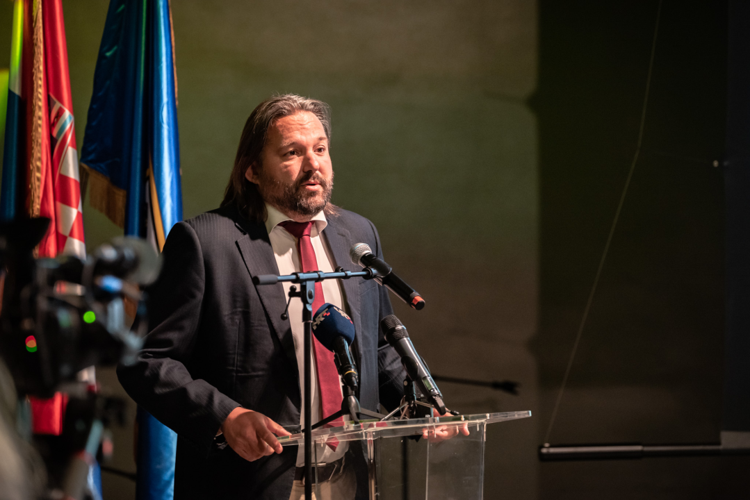 Gradsko vijeće: Oporba tražila konkretne odgovore na goruća pitanja, Restović i Slavica dobili opomene