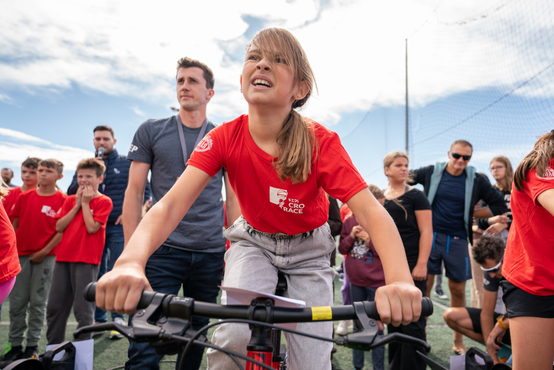 U Primoštenu održan Kids CRO Race: Matija, Leo, Dora i Isabella pobjednici su virtualne utrke 