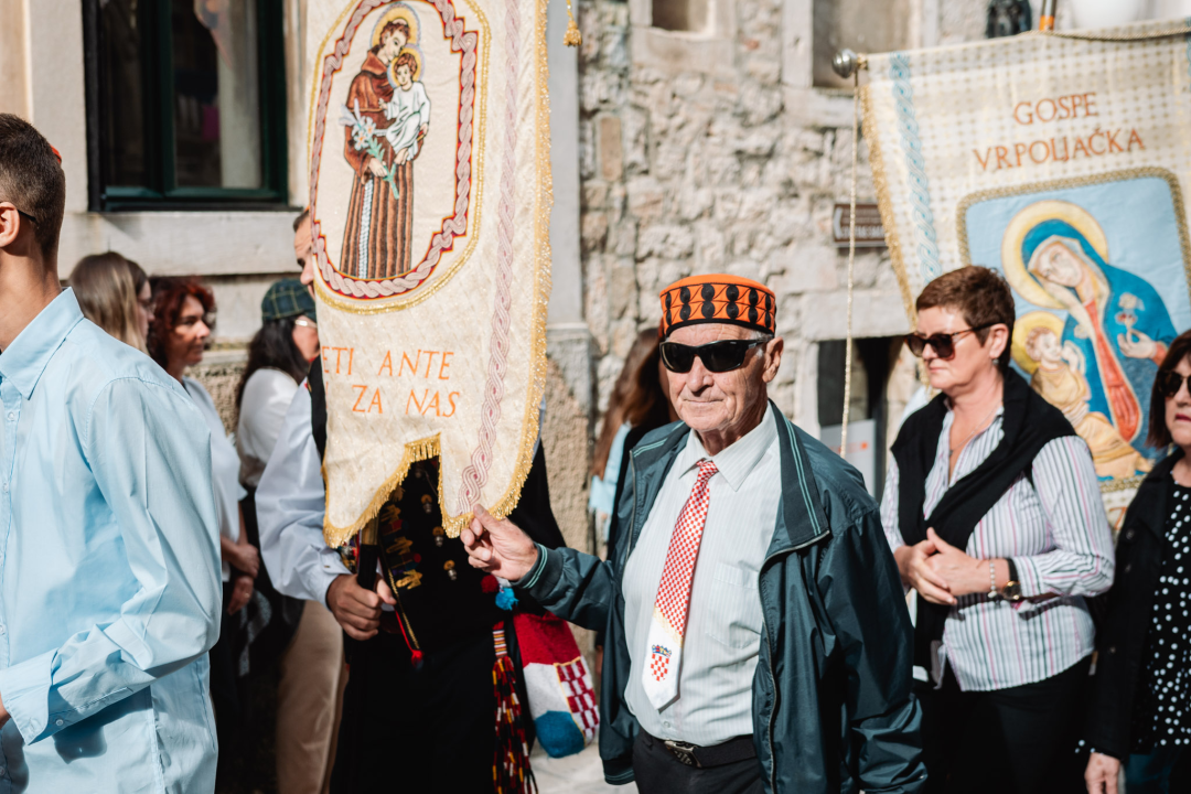 Procesijom gradskim ulicama počela proslava sv. Mihovila, nebeskog zaštitnika Šibenika