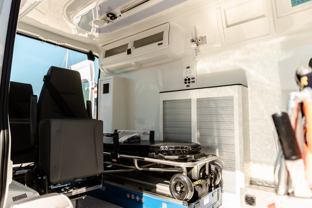 Župan Jelić predao šest sanitetskih vozila ravnateljima županijskih Domova zdravlja