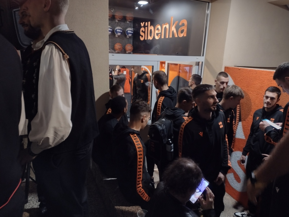 Otvoren Fan shop GKK Šibenke: Mala svečanost i gužva na prvi dan