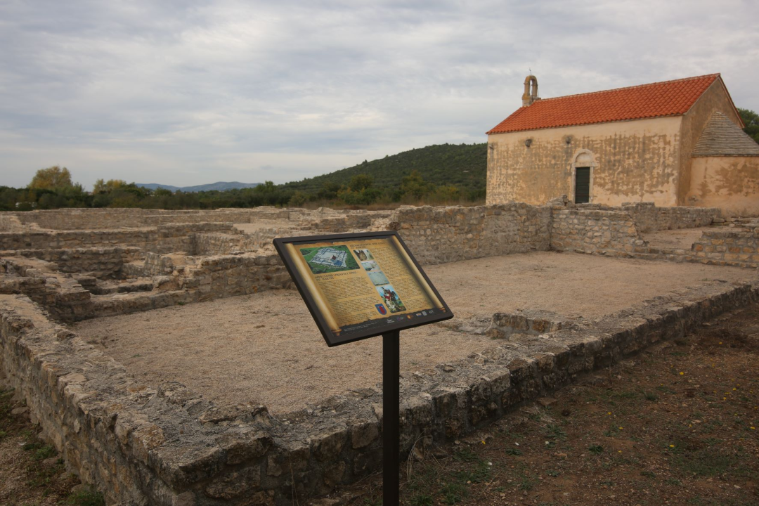 Sređuju se pristupni putevi i okoliš crkve sv. Martina na Makirini