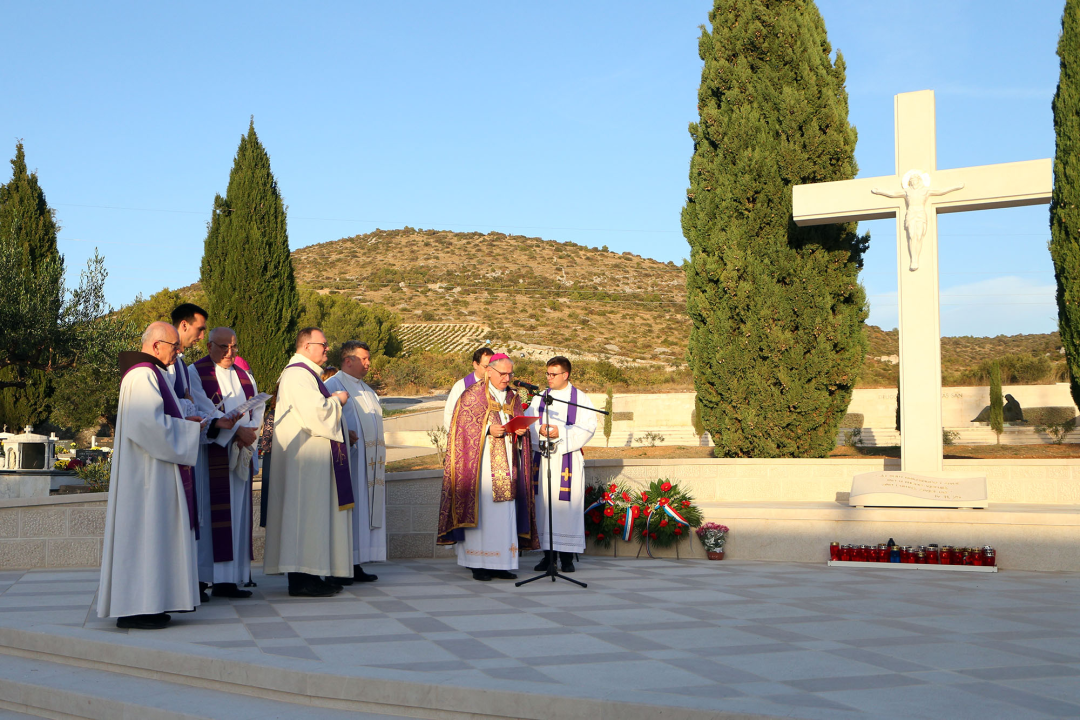 Biskup Rogić predvodio misu na Kvanju