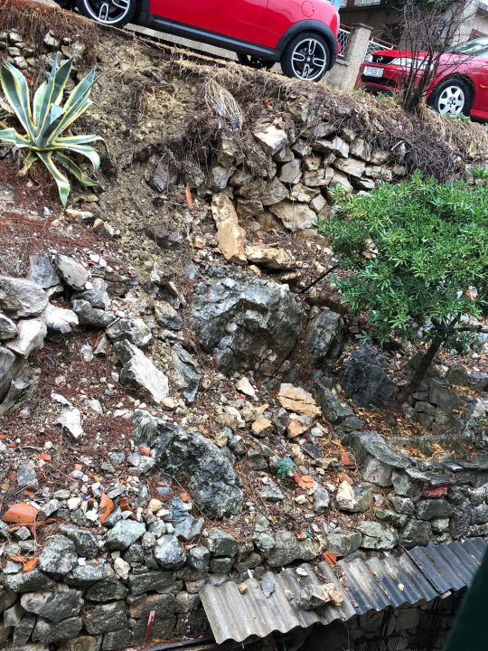 'Čeka li gradska uprava da netko pogine?' Stanari Škopinca na mukama, u dvorišta im godinama padaju stijene