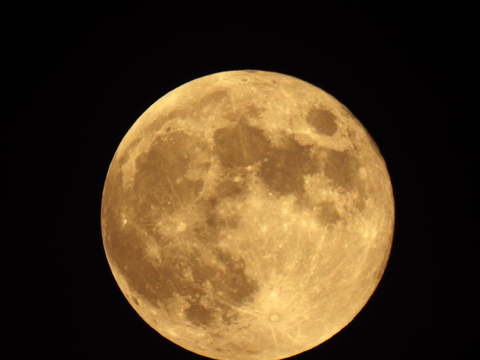 Pogled na pun mjesec iznad Šibenika oduzima dah