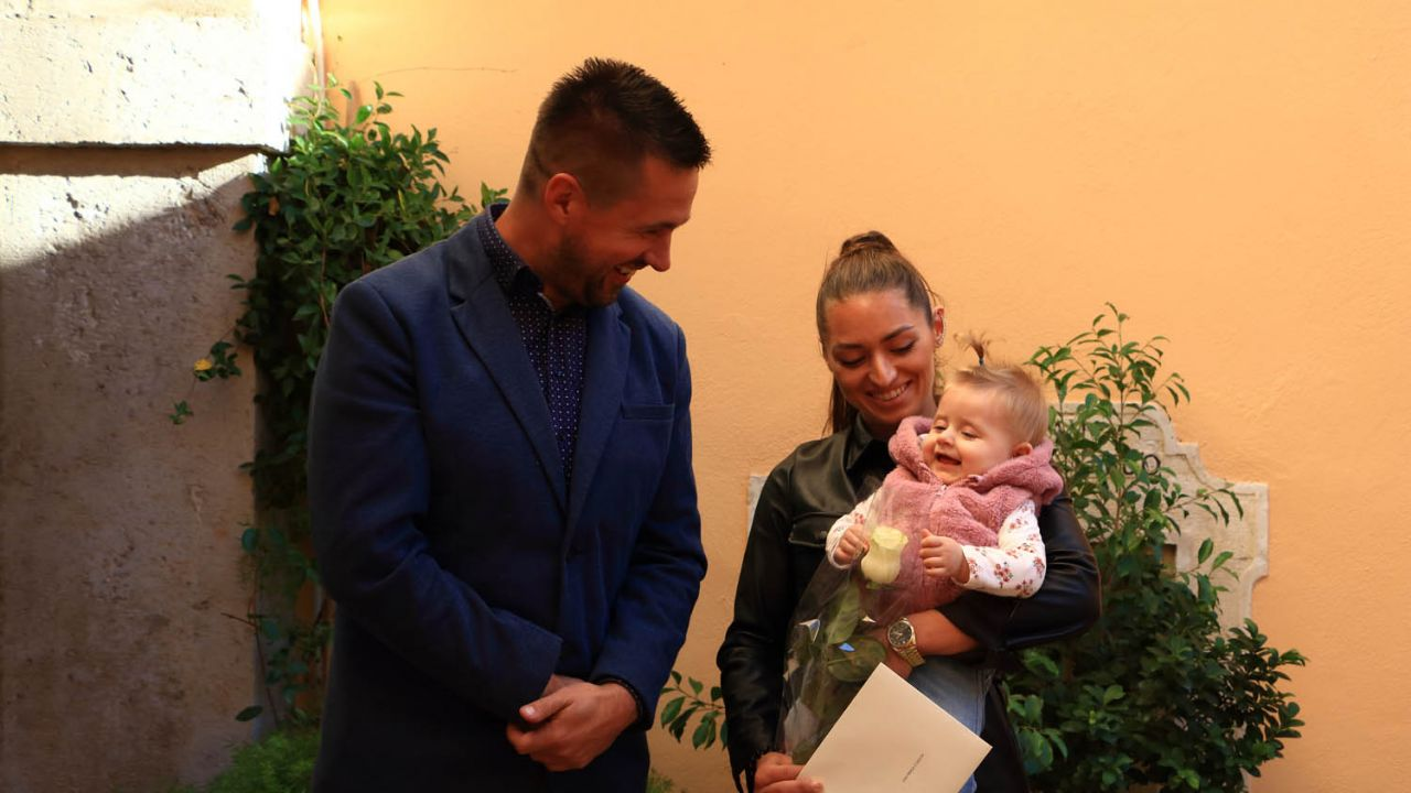 Dodijeljene potpore Općine Tisno za vjenčane parove i novorođenu djecu