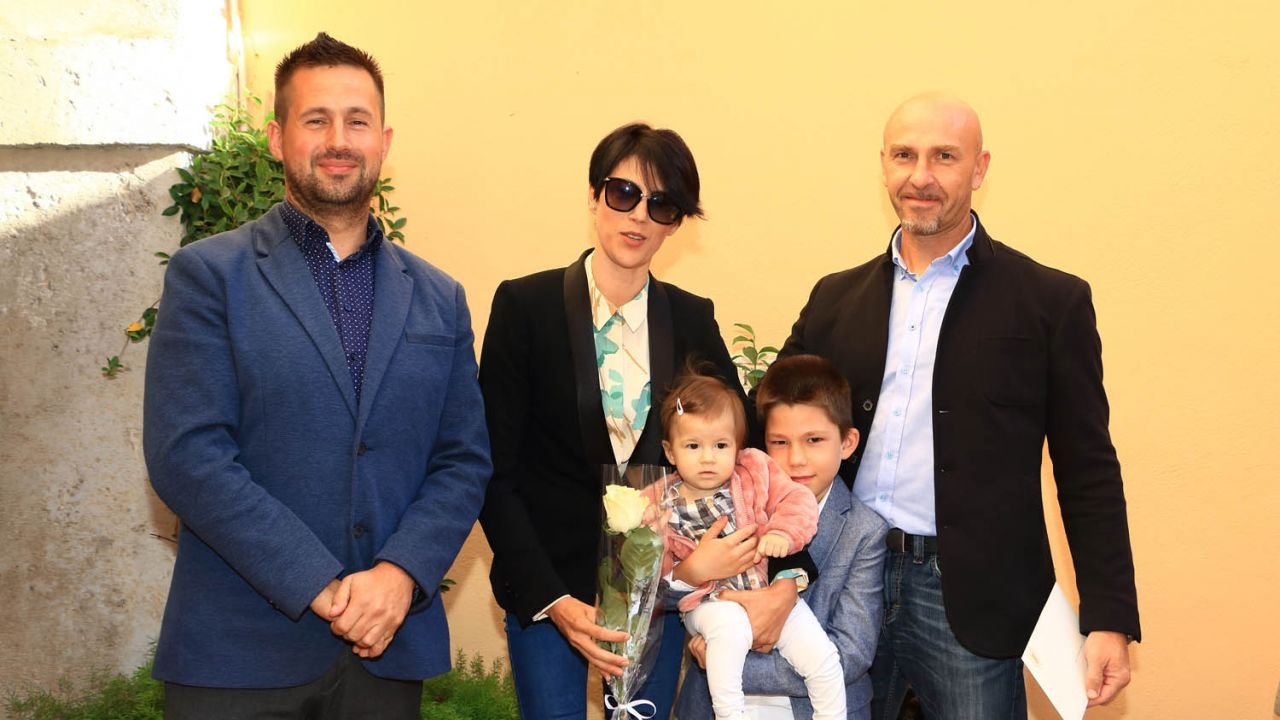 Dodijeljene potpore Općine Tisno za vjenčane parove i novorođenu djecu