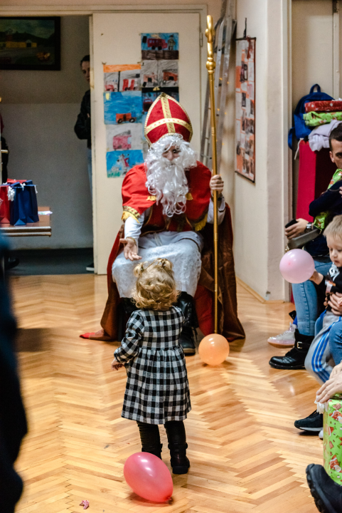 Sveti Nikola posjetio djecu šibenskih vatrogasaca: Naravno, podijelio je darove 