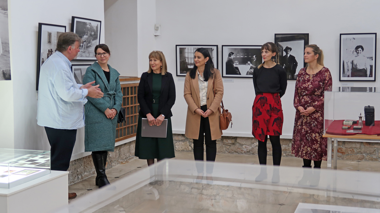 U Muzeju grada Šibenika otvorena izložba 'Svjetlopisi pod bosanskim nebom' livanjskog fotoamatera Mate Kaića 