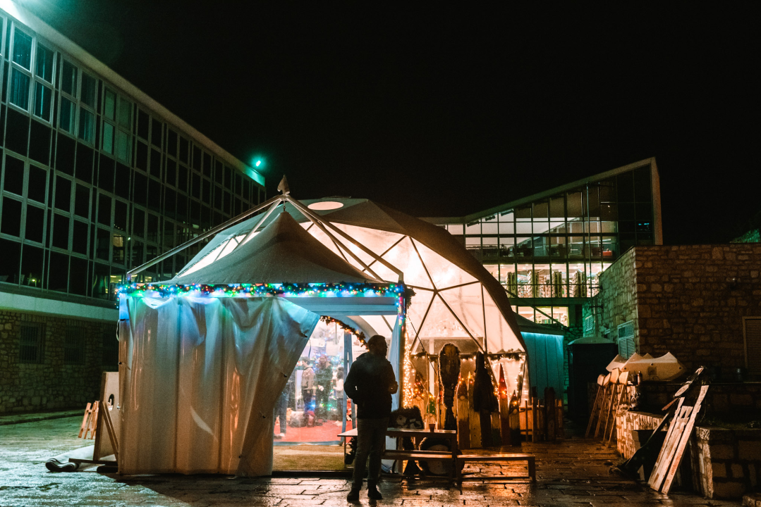 Kupola u đardinu postaje prolaz u drugu dimenziju: Za vikend nabacite VR naočale, odaberite igru i zakoračite u virtualnu stvarnost!