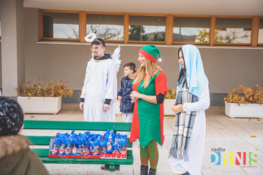 Sv. Luca u Drnišu se družila s mališanima