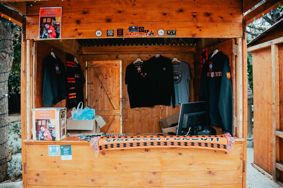 Adventurin Sajmić savršeno je mjesto za kupnju poklona, sve su izradili lokalni umjetnici i obrtnici