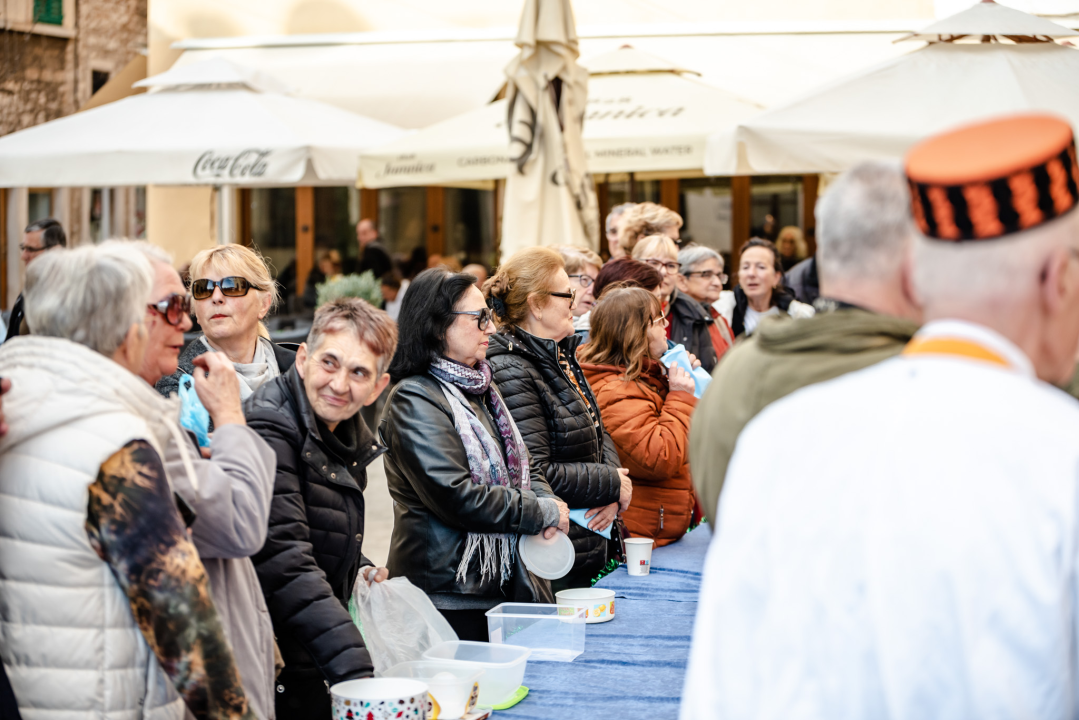 Šibenski obrtnici sugrađanima podijelili tisuću porcija bakalara